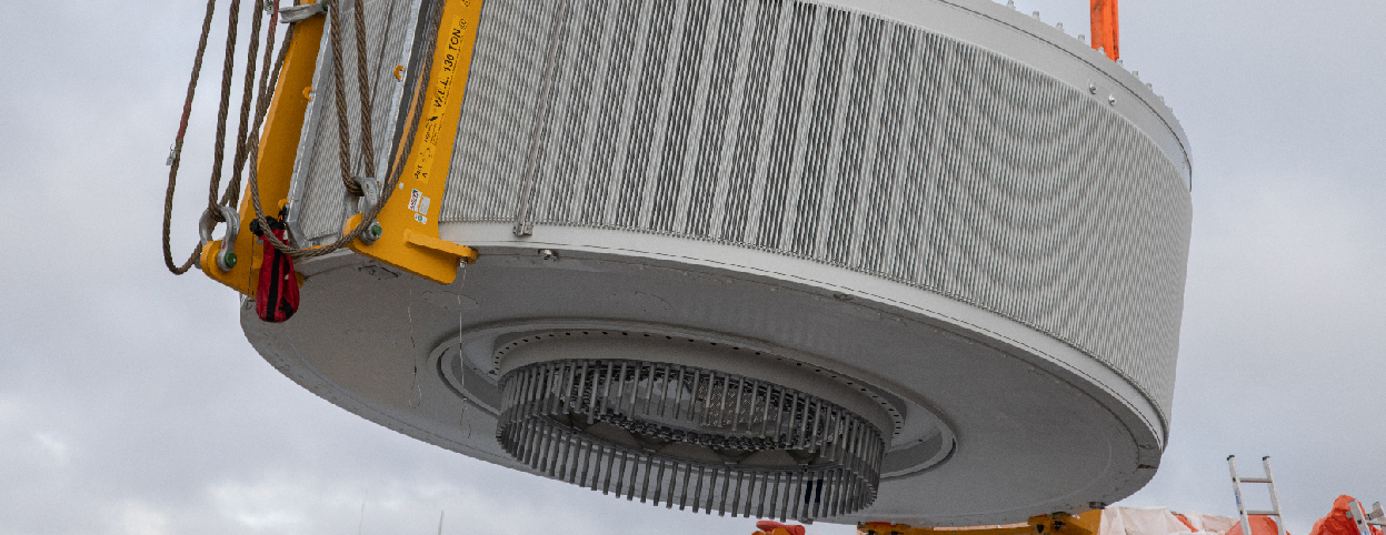 Ringgenerator einer Enercon-Windkraftanlage bei der Montage